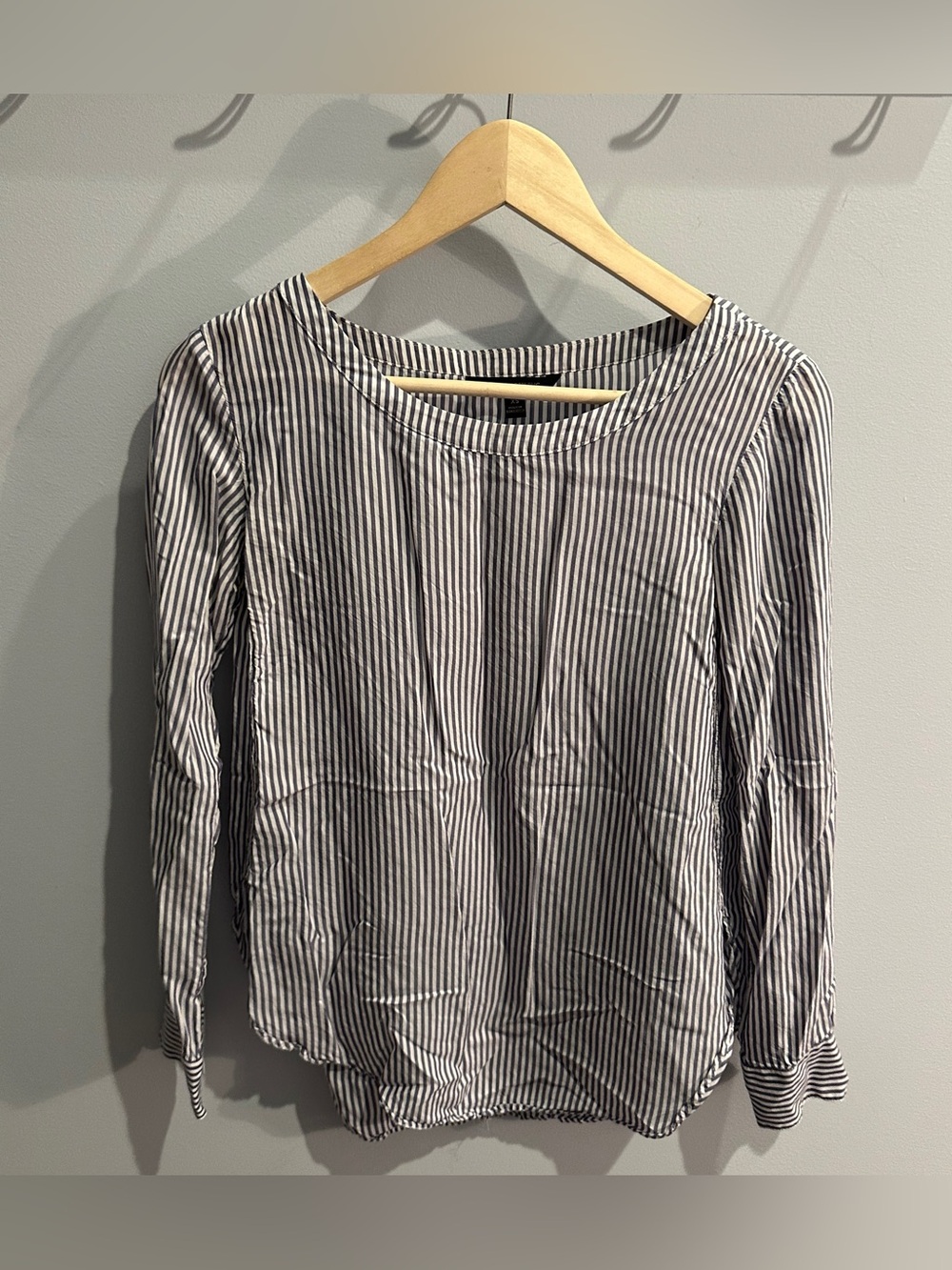 Banana Republic Striped Long-Sleeve Women's Blouse - Navy & White